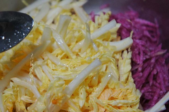 Sweet and Sour Cabbage Shredded Radish recipe