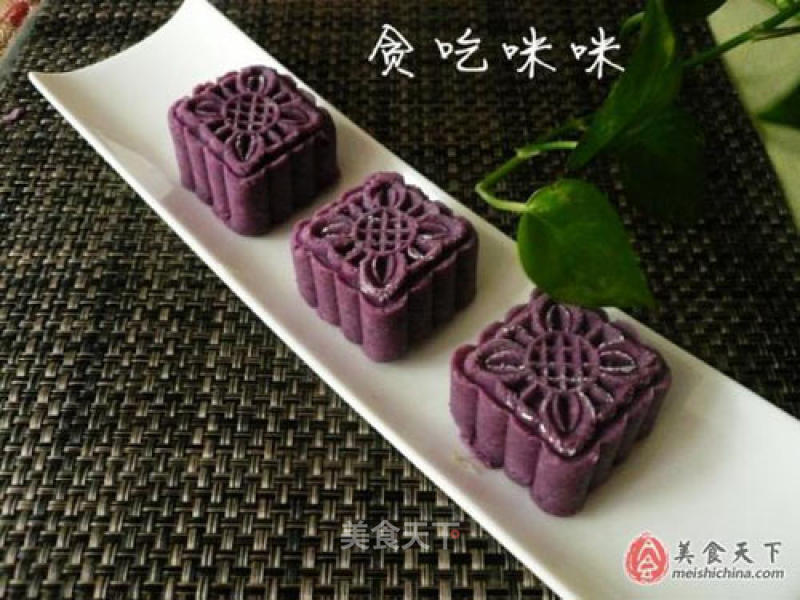 Purple Sweet Potato Condensed Milk Mooncake recipe