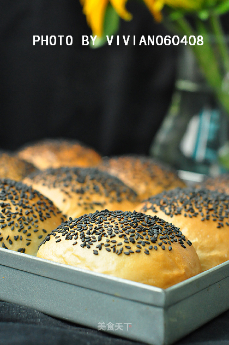 Black Sesame Meal Buns recipe