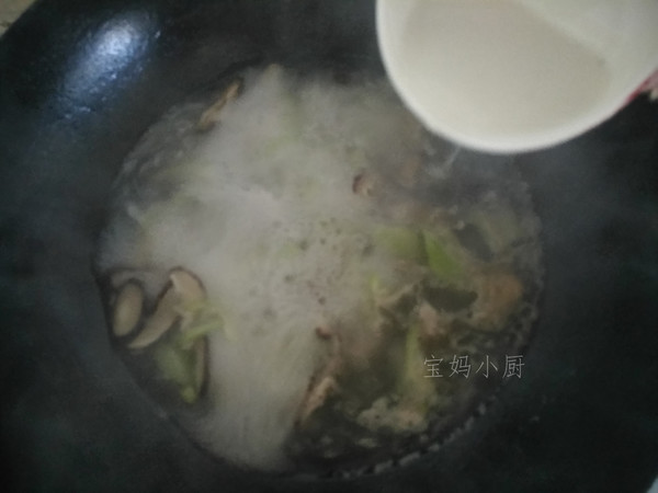 Mushroom Loofah Soup recipe