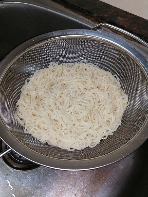 Simple and Delicious~~ Egg Noodle Soup with Wolfberry Leaf recipe