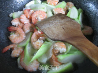 Headless Shrimp Stir-fried Night Flowering recipe