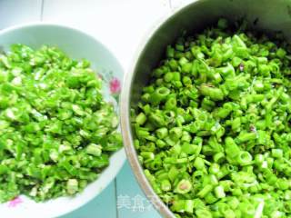 Stir-fried Convolvulus Stems with Green Peppers recipe