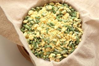 [summer Spleen Private Kitchen] Steamed Cowpeas with Corn Meal recipe