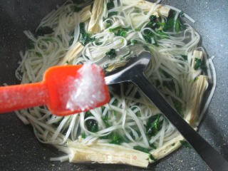 Noodle Soup with Vegetable Core and Dried Yuba recipe