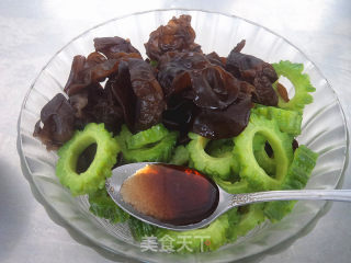 Black Fungus Mixed with Bitter Gourd recipe