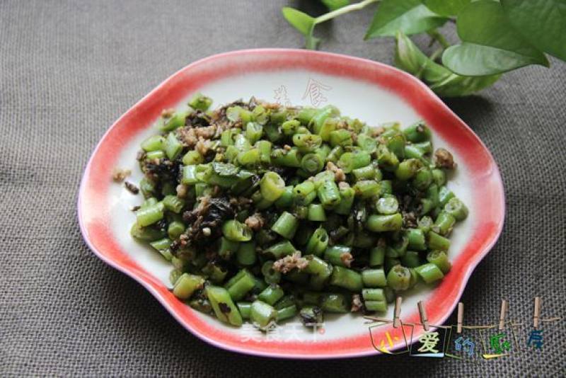 String Beans with Minced Meat and Olives recipe