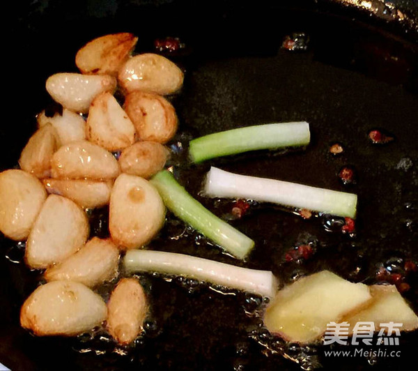Braised Rice Eel with Garlic in Pot recipe