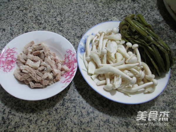 Stir-fried White Jade Mushroom with Pork Belly with Pickled Vegetables recipe