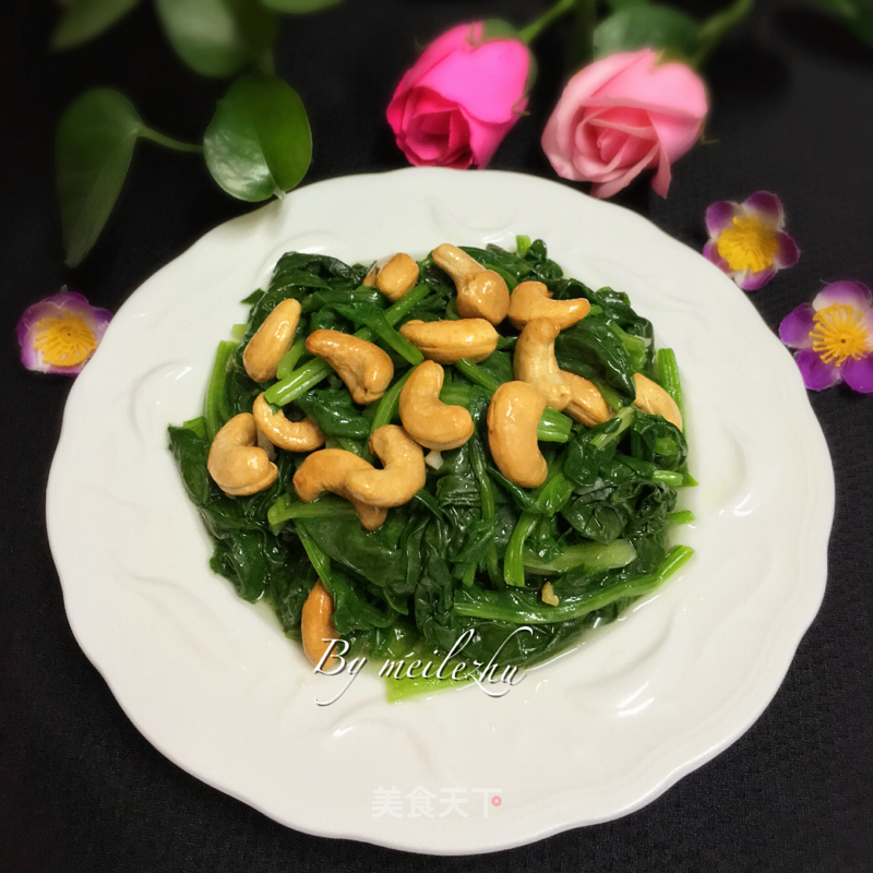Spinach Mixed with Cashew Nuts recipe