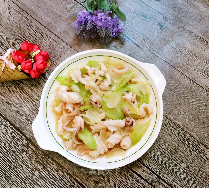Fried Squid with Lily and Celery recipe