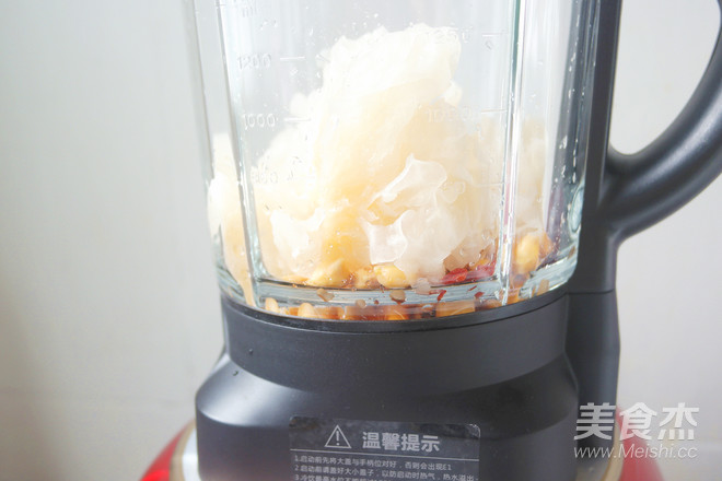 Tremella Nourishing Soy Milk-wall Breaker Recipe recipe