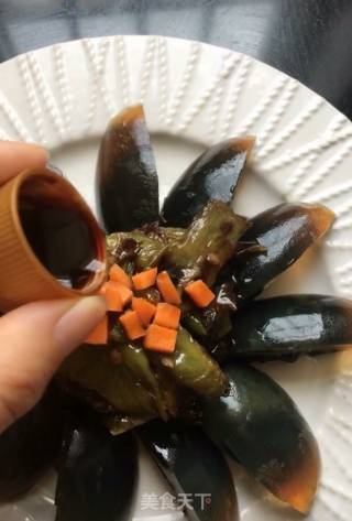 Green Pepper Mixed with Preserved Egg recipe