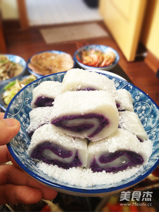 Milky Glutinous Rice and Purple Potato Rolls recipe