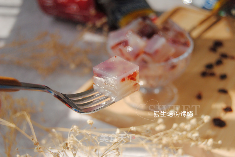 Cranberry Horseshoe Cake recipe