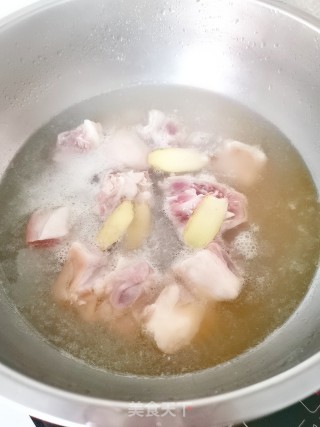 Duck Legs, Red Dates and Pear Soup recipe