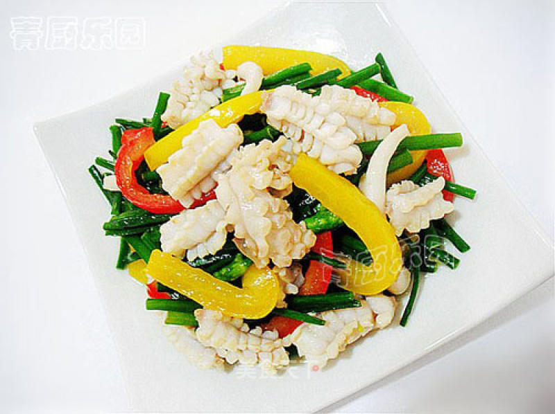 Seasonal Delicacies on The Table in Autumn-fried Squid with Pepper and Chives recipe