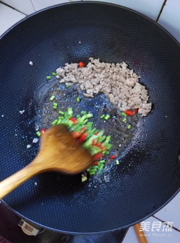 Stir-fried Rice Cake with Pork Mocha recipe