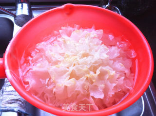 Chinese Wolfberry White Fungus and Lotus Seed Soup recipe