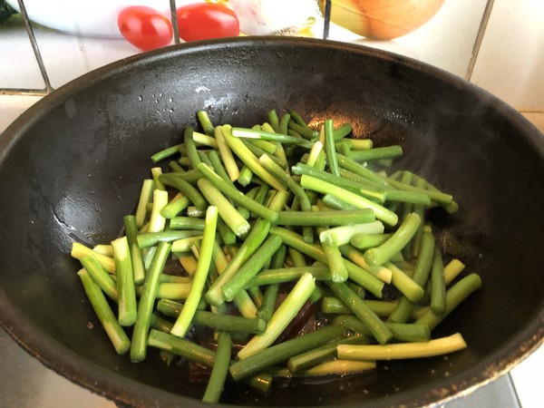 Stir-fried Bacon with Garlic Moss recipe