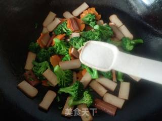 Scrambled Eggs with Broccoli and Carrots recipe