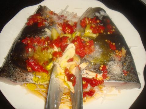 Steamed Chopped Pepper Fish Head with Shredded Radish recipe