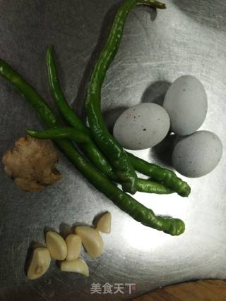 Green Pepper Mixed with Preserved Egg recipe