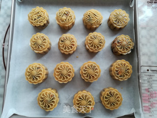 Meat Pine Nuts Mooncakes recipe