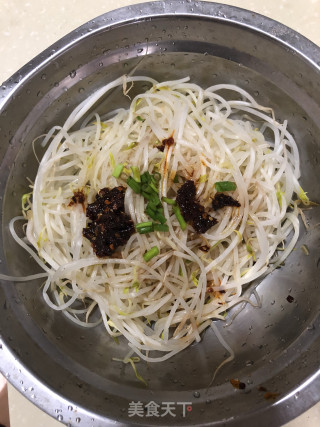 Shallots Mixed with Bean Sprouts recipe