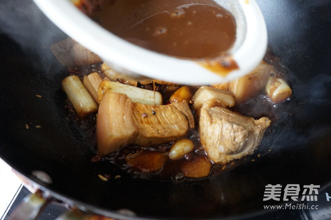 Steamed Buns with Mushroom and Braised Pork recipe