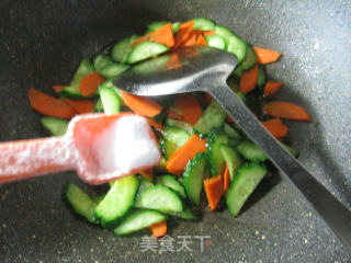 Stir-fried Cucumber with Carrots recipe
