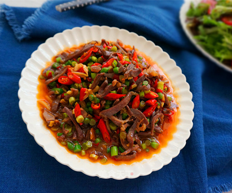 Stir-fried Chicken Gizzards with Garlic Stalks recipe