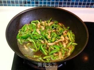 Green Pepper Shredded Pork Noodles recipe