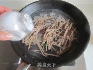 Toon Mixed with Dried Eggs recipe