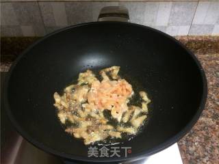 Stir-fried Chicken with Leek and Dried Beans recipe