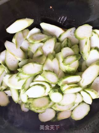 Loofah Stir-fried Pork recipe