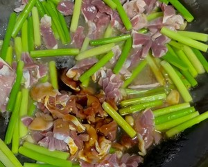 Stir-fried Duck Kidney with Garlic Moss recipe