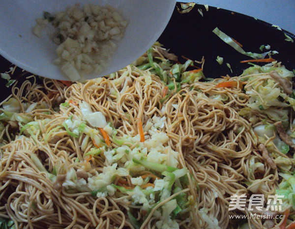 Fried Noodles with Cabbage and Pork recipe