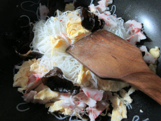Stir-fried Rice Noodles with Black Fungus, Duck Egg and Shrimp Balls recipe