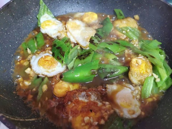 Quail Eggs with Tiger Skin Pepper recipe