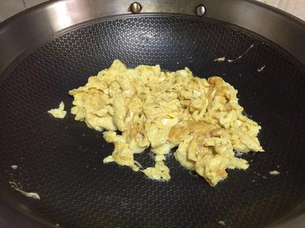 Fried Eggs with Snow Peas recipe