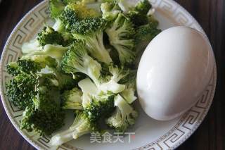 Fried Goose Eggs with Broccoli Vegetarian recipe