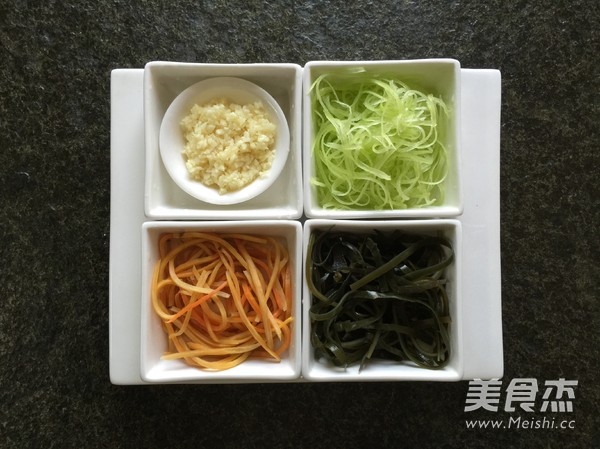 Nostalgic Version of Full Score Cold Three-wire [seaweed Lettuce Mixed with Carrots recipe