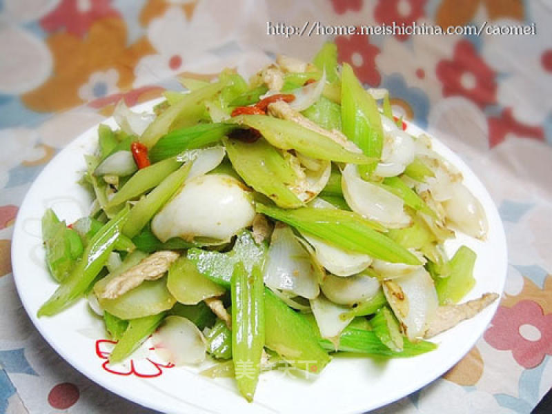 Stir-fried Lily with Celery and Wolfberry recipe