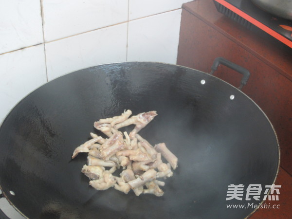 Braised Chicken Feet with Pleurotus Eryngii recipe