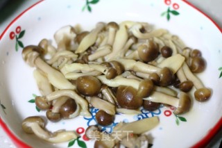 Stir-fried Mushroom and Egg with Crab Flavor with Leek recipe