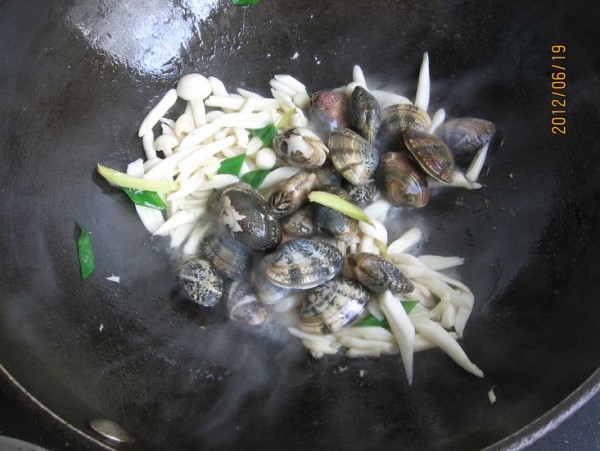 Seafood Mushroom and Clam Soup recipe