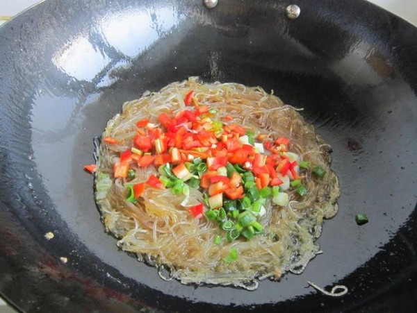 Fried Eggs with Vermicelli recipe