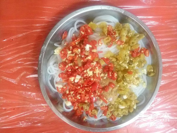 Steamed Vermicelli with Crucian Carp recipe
