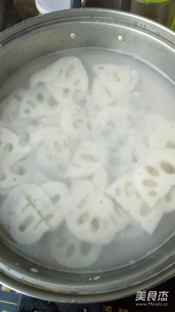 Fried Lotus Root Slices with Laba Garlic recipe